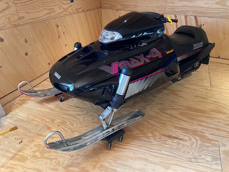 #3790-•-1992-yamaha-v-max-4-snowmobile-image-1