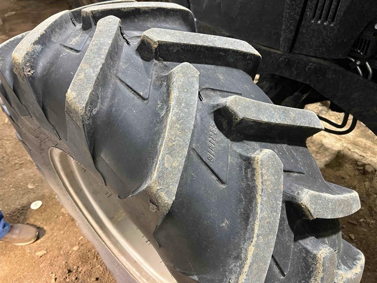 2014-case-farmall-115u-tractor-image-31