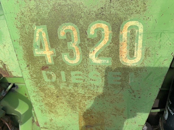 john-deere-4320-image-34