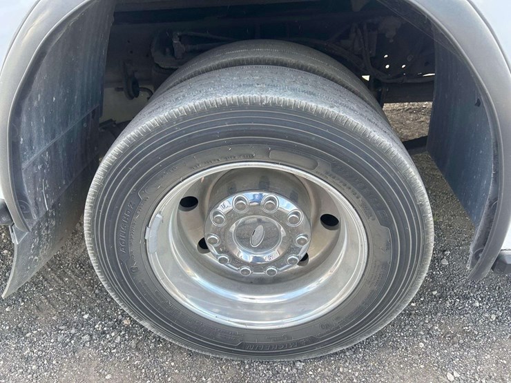 2013-ford-f550-image-31