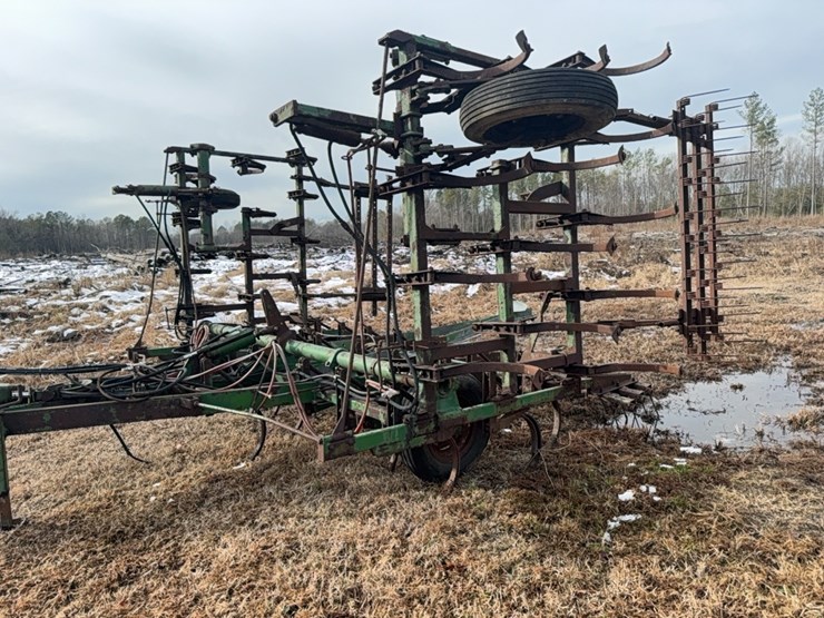 john-deere-pull-type-3-section-field-cultivator,-24';-located-at-7241-roxbury-rd,-charles-city,-va,-please-call-804.837.9940-or-804.651.4404-with-questions-image-9