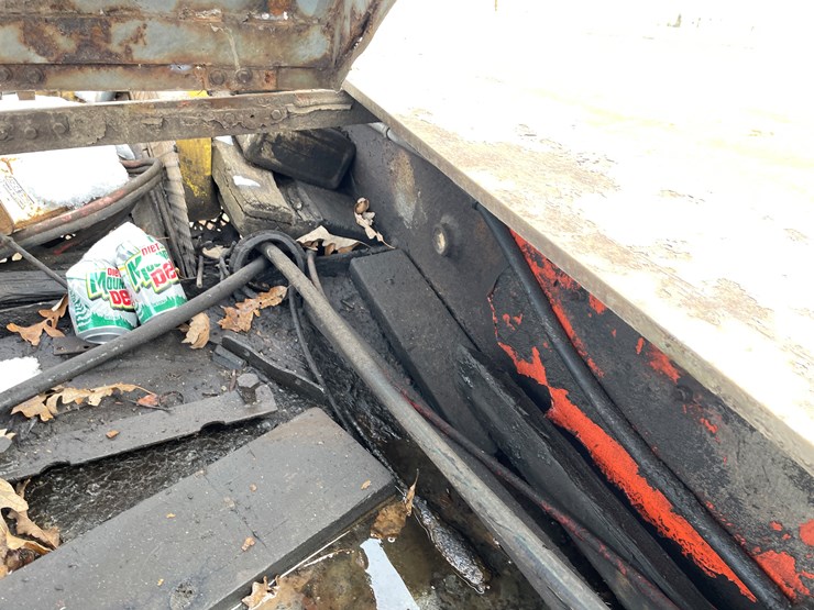 #1012-•-32'-lowboy-semi-trailer-(no-title,-for-parts)-image-50