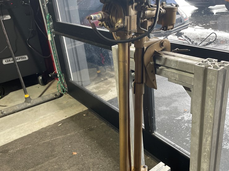 #3830-•-muncie-neptune-vintage-outboard-boat-motor-image-1