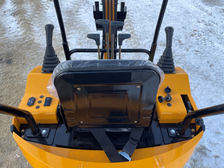 #200-•-miva-va15-mini-excavator-image-16