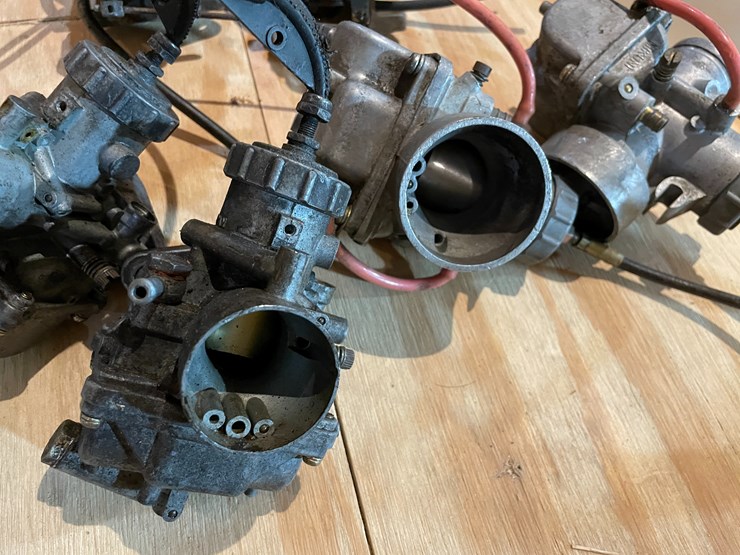 #3857-•-(3)-sets-of-mikuni-carburetors-image-3