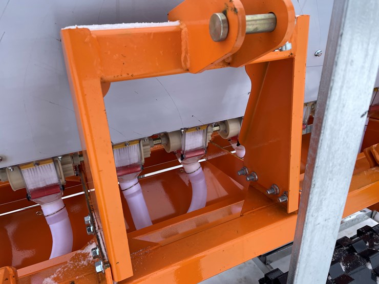 caterpillar-12-image-13