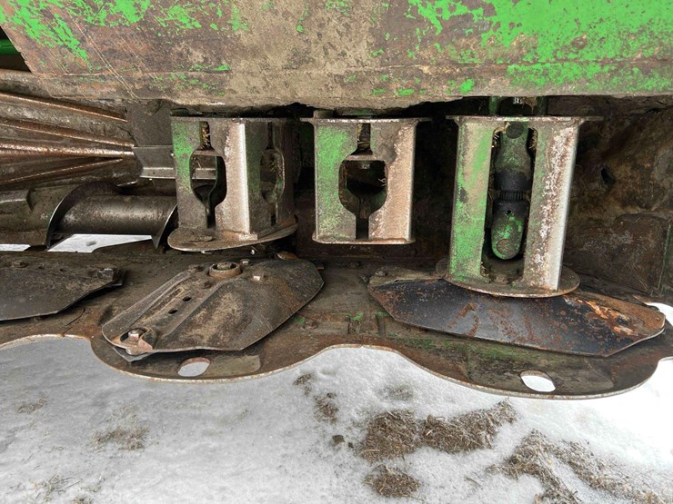 2024-john-deere-w235r-image-13