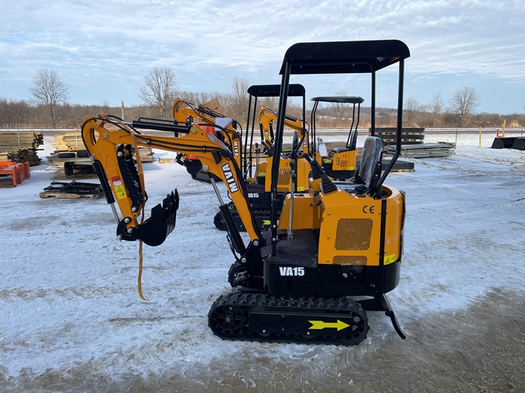 #200-•-miva-va15-mini-excavator-image-8