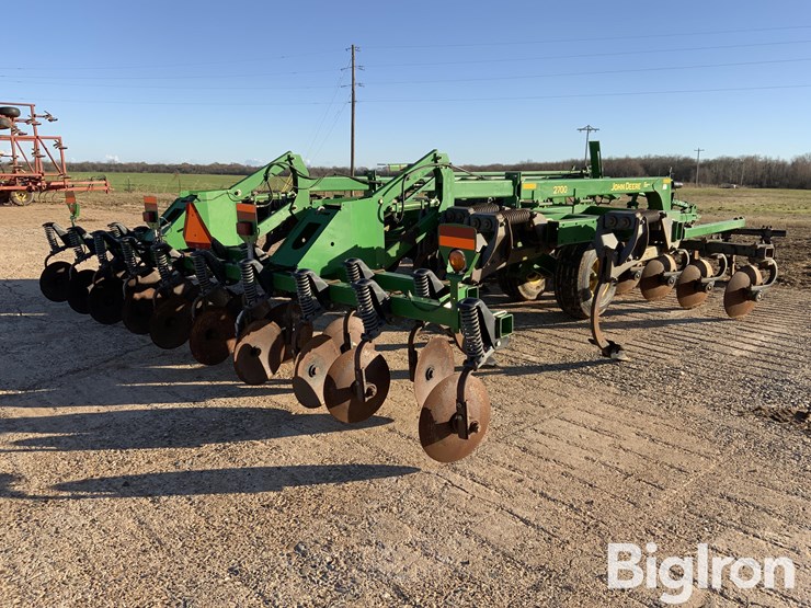 2014-john-deere-2700-image-5