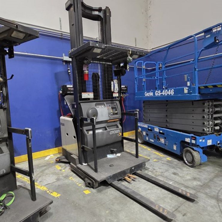 2008 CROWN SP3520-30