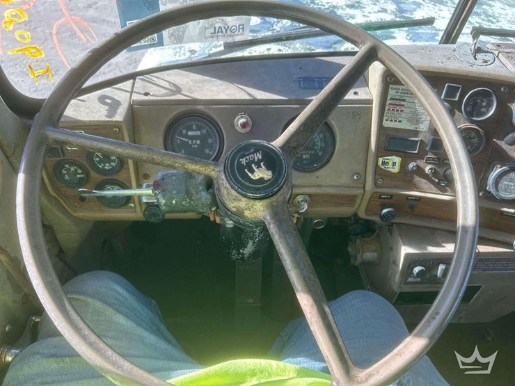 1981-mack-dm492s-image-26