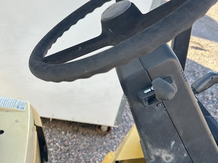 2002-yale-gc100mjn-image-15