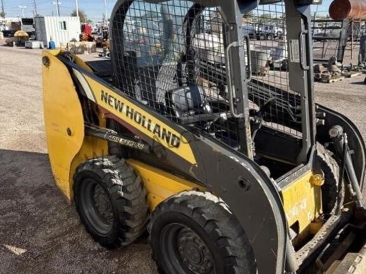 new-holland-l216-image-5