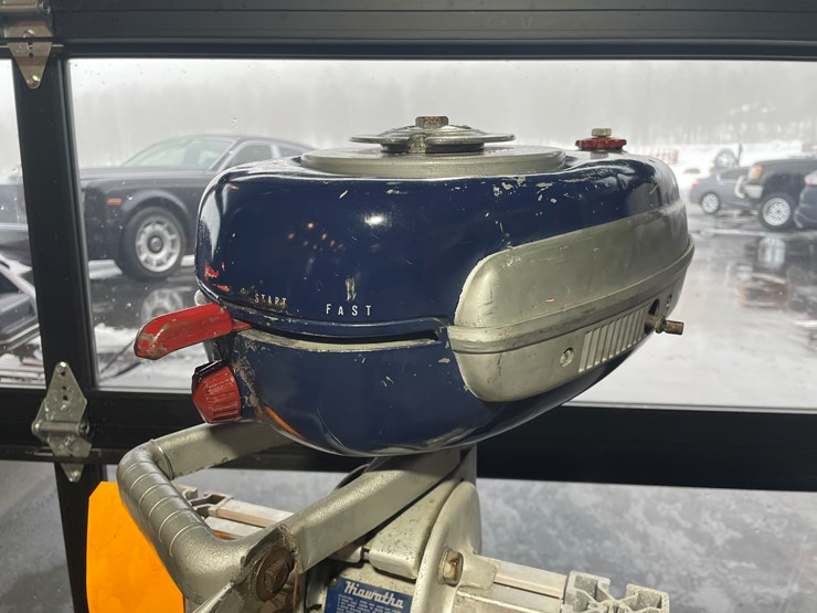 #3835-•-hiawatha-vintage-outboard-boat-motor-image-4