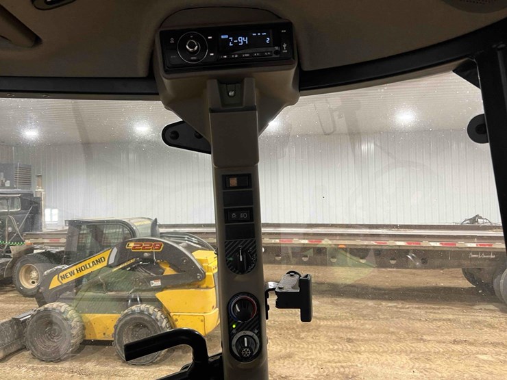 2014-case-farmall-115u-tractor-image-25