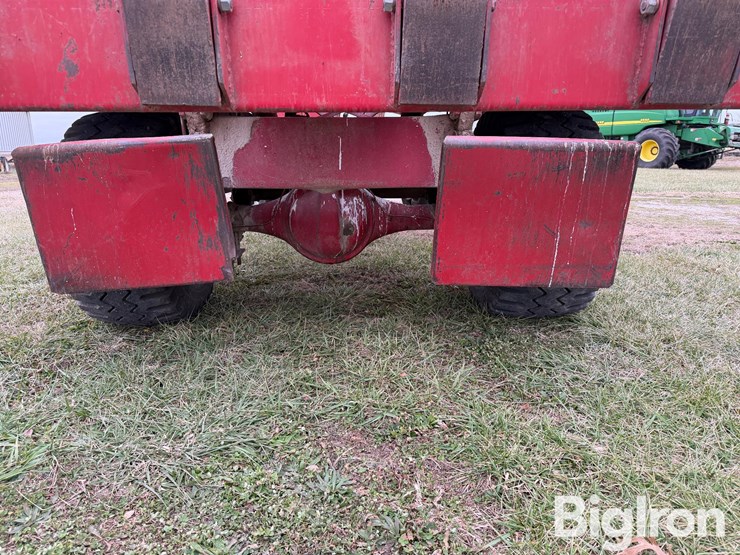 new-holland-1049-image-13