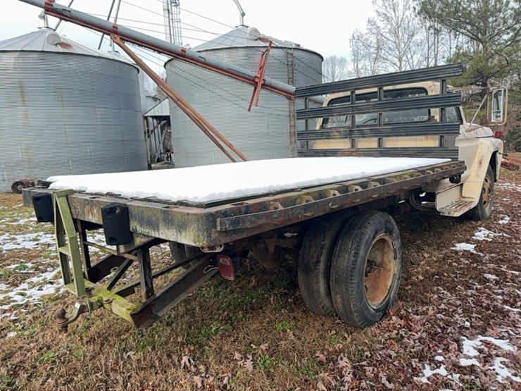 1977-ford-600-image-37