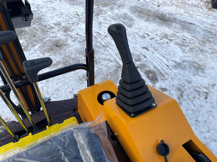 #202-•-miva-va15-mini-excavator-image-19