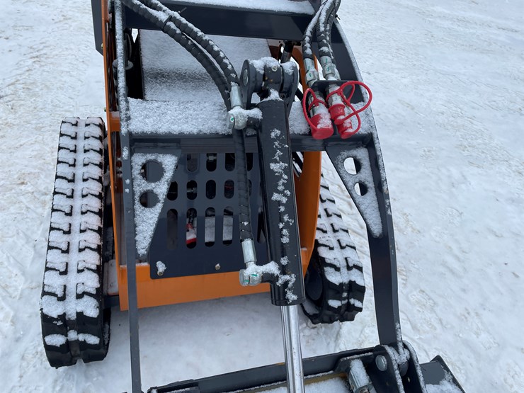 #310-•-new-land-hero-mini-skid-steer-loader-image-9