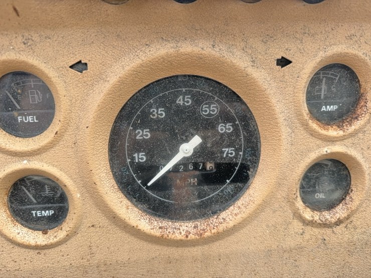 1982-ford-8000-image-46