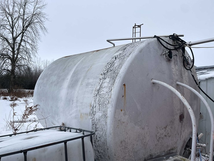 #3513-•-dairy-craft-4000-gallon-milk-stainless-steel-bulk-tank-image-13