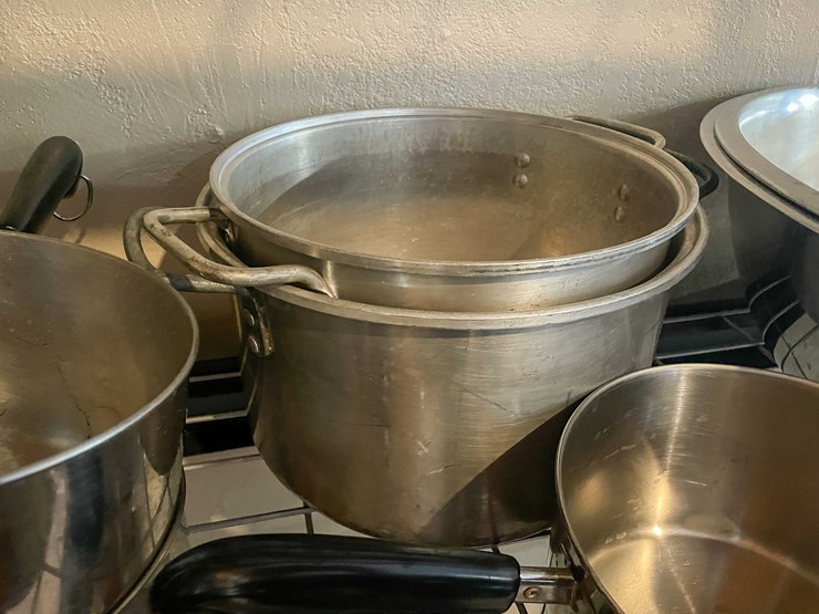 #6348-•-pots-lot-image-12