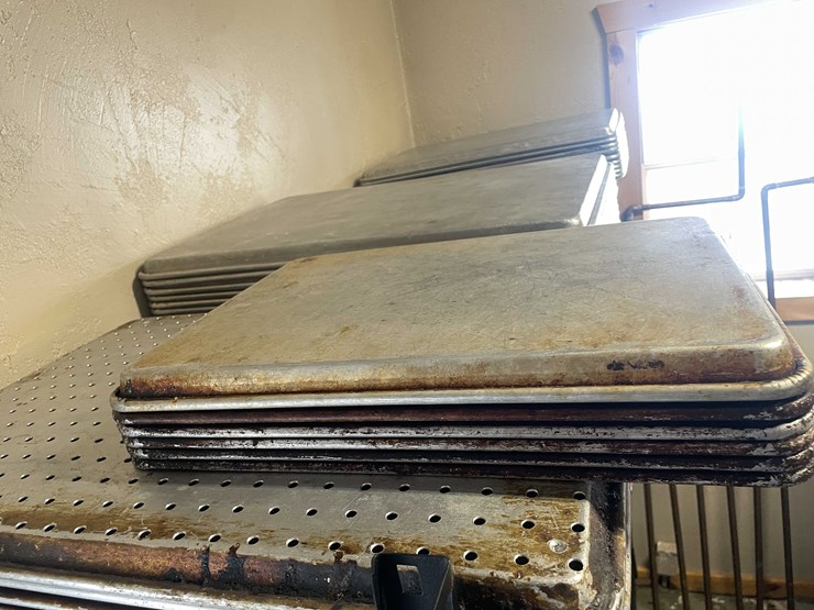 #6194-•-bakers-rack-and-trays-image-9