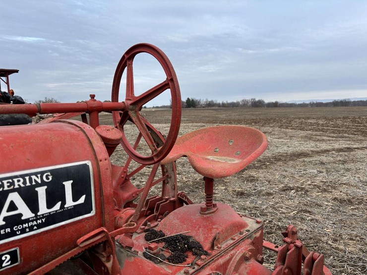 farmall-f-12-single-front-on-rubber-with-cast-steel-rim-and-rear-steel-image-11