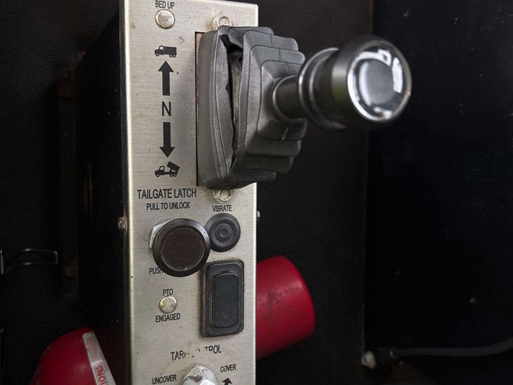 2019-kenworth-t880-image-33