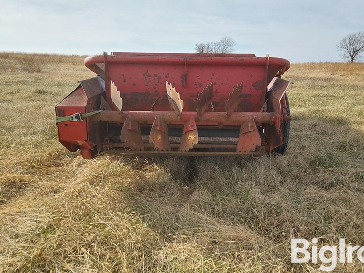 new-holland-680-image-6