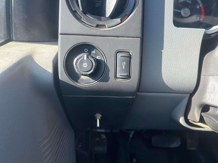 2016-utility-flatbed-image-17