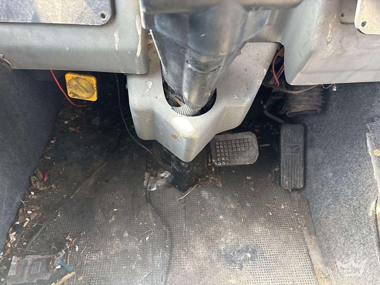 2001-freightliner-mb55-image-15