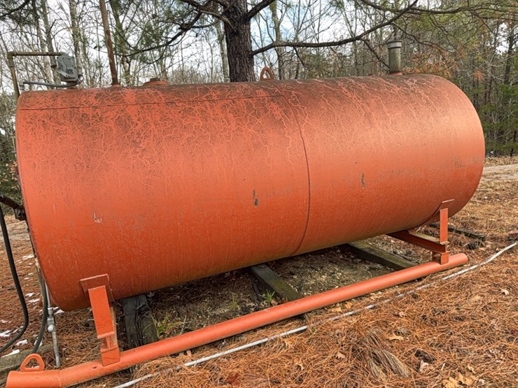 2023-2000-gal-fuel-tank-on-skids,-5-ft-x-12-ft-with-pump;-located-at-7241-roxbury-rd,-charles-city,-va,-please-call-804.837.9940-or-804.651.4404-with-questions-image-4