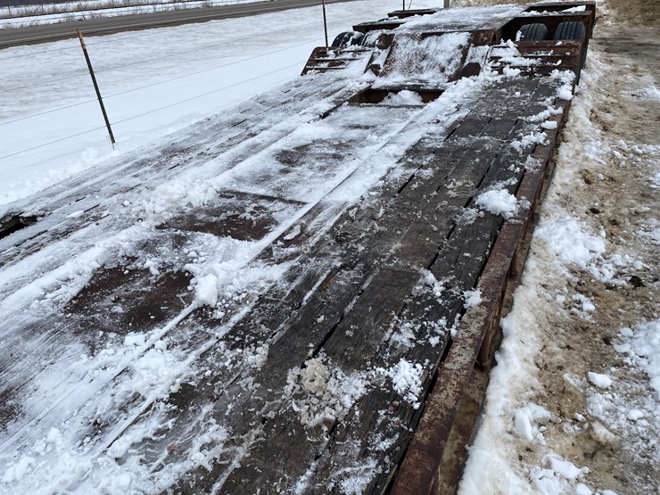 #1012-•-32'-lowboy-semi-trailer-(no-title,-for-parts)-image-20