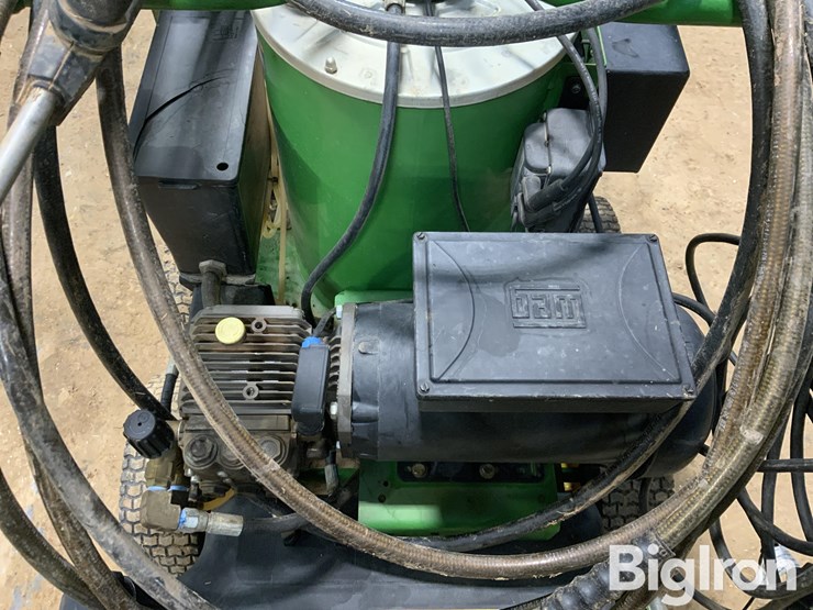 john-deere-ac2000-eh-hot-pressure-washer-image-18