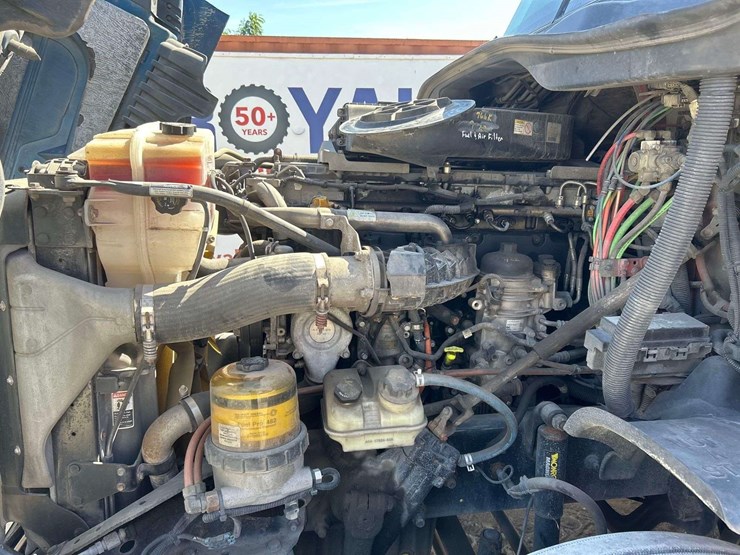 2017-freightliner-cascadia-125-image-8