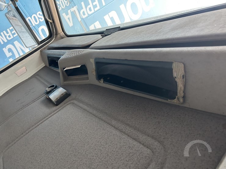 2001-international-4700-image-41