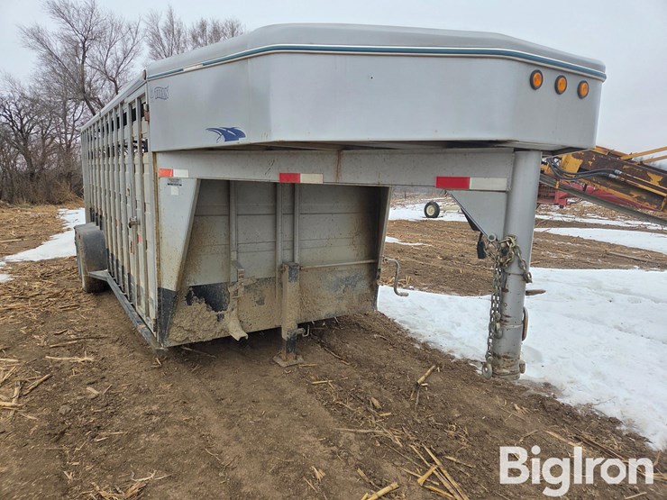 2000-titan-trailer-image-3