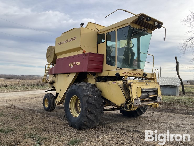 1982-new-holland-tr75-image-3