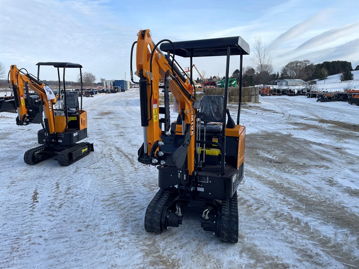 #201-•-miva-va15-mini-excavator-image-2