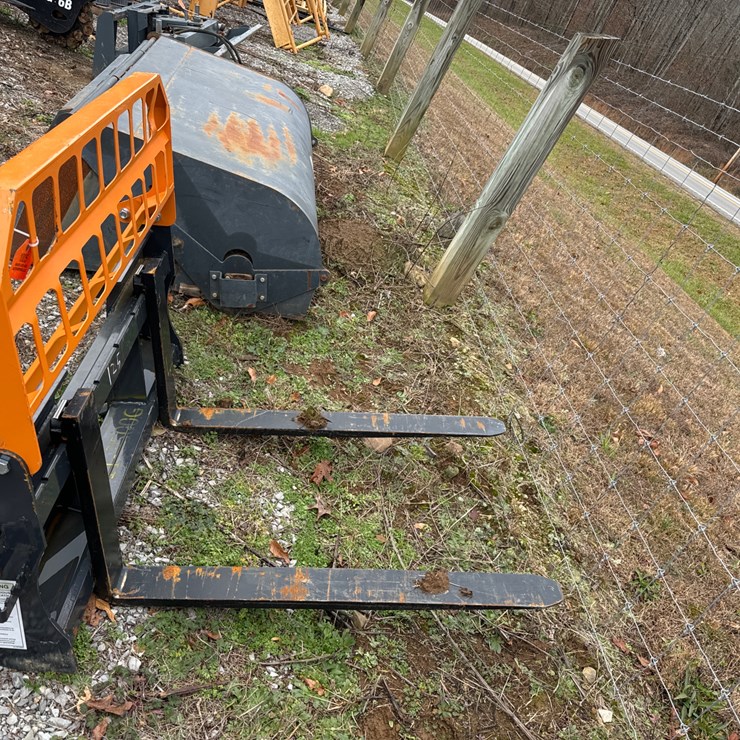 #1005 • Land Honor Quick Attach Pallet Forks