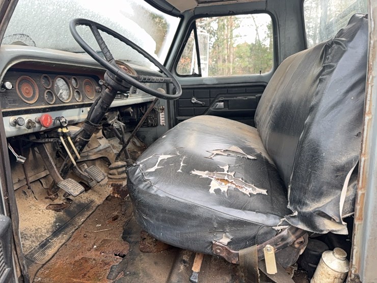 1977-ford-600-image-60