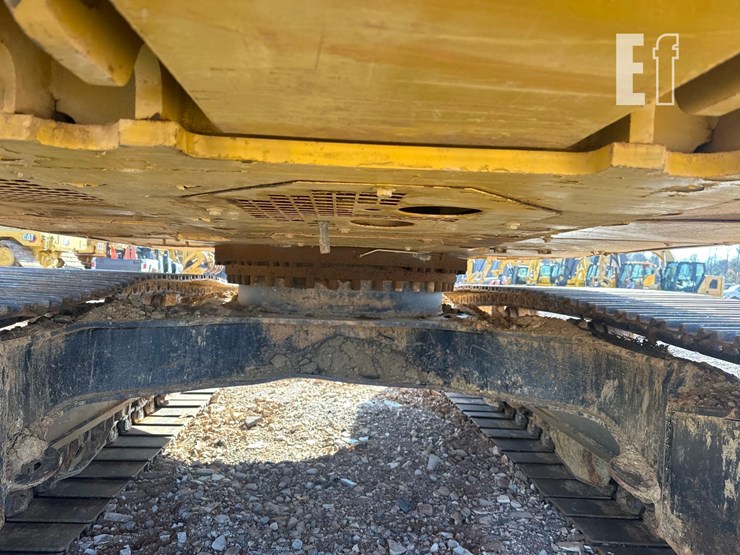 2018-caterpillar-320-image-9