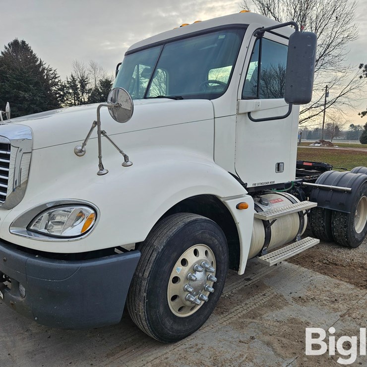 2005 FREIGHTLINER COLUMBIA 120