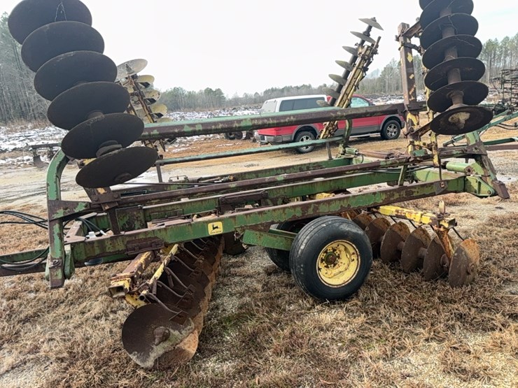 john-deere-230-image-25