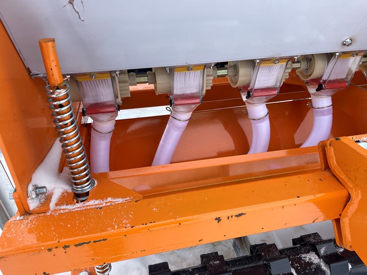 caterpillar-12-image-11