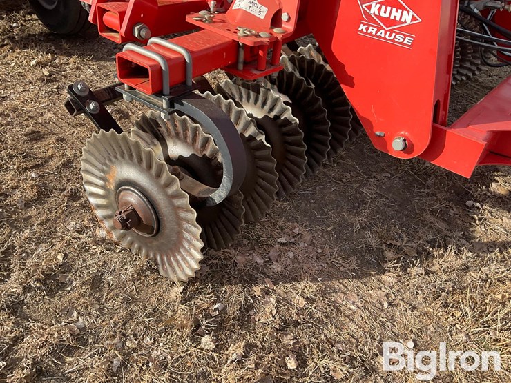 2015-kuhn-8000-excelerator-vertical-tillage-tool-image-10