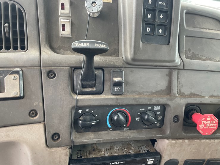 #400-•-2006-sterling-straight-truck-(has-wi-title)-image-77