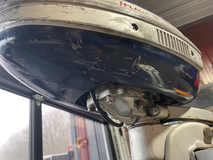 #3835-•-hiawatha-vintage-outboard-boat-motor-image-8