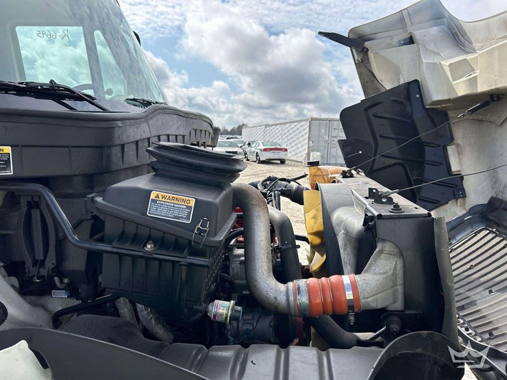 2019-international-durastar-4300-image-9